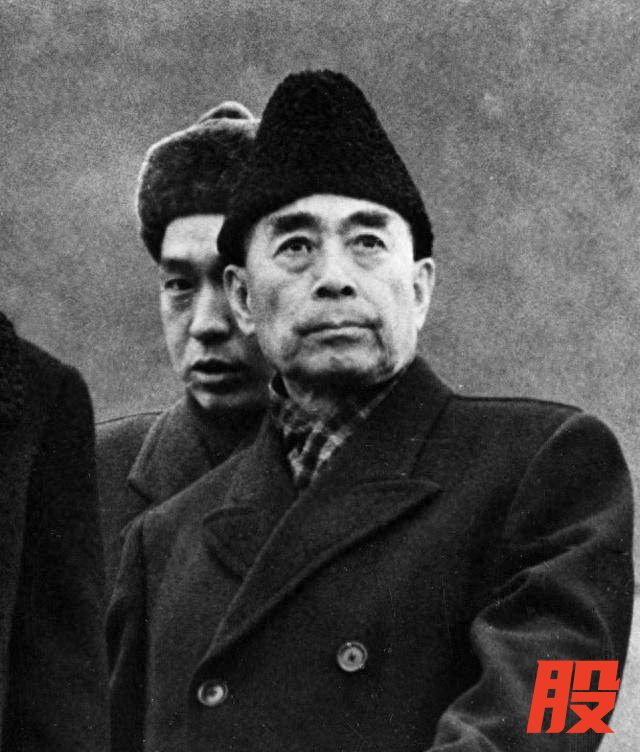 周恩来亲迎此人骨灰，刘伯承伤心倒地，毛主席：刚想调他进中央啊